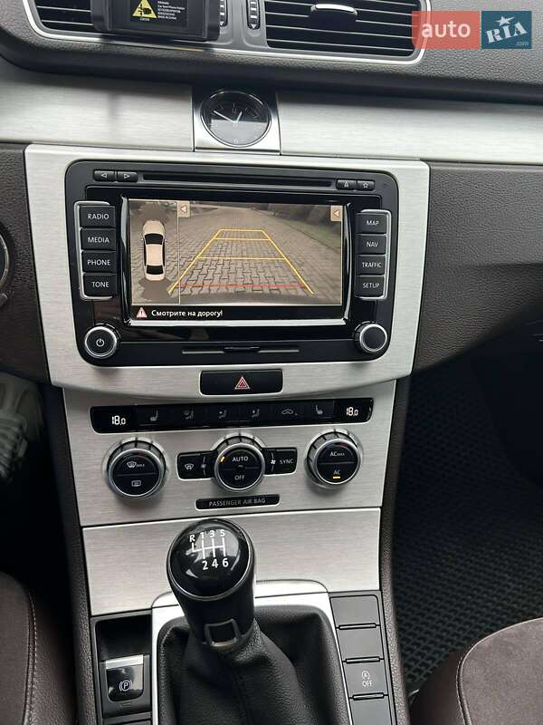 Седан Volkswagen Passat 2012 в Ужгороді