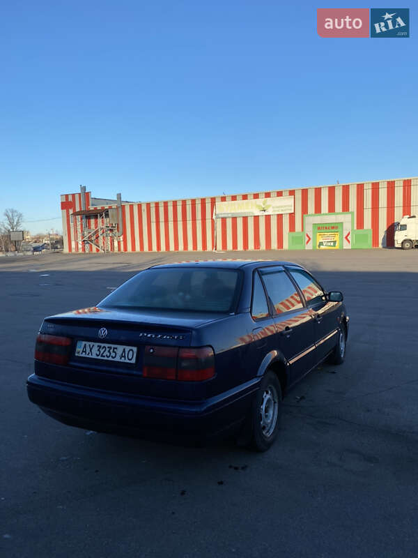 Седан Volkswagen Passat 1994 в Харькове