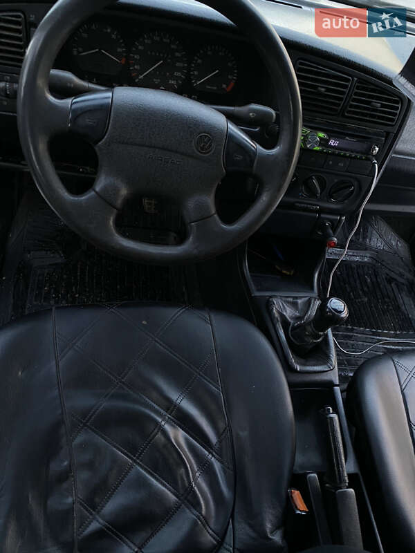 Седан Volkswagen Passat 1994 в Харькове