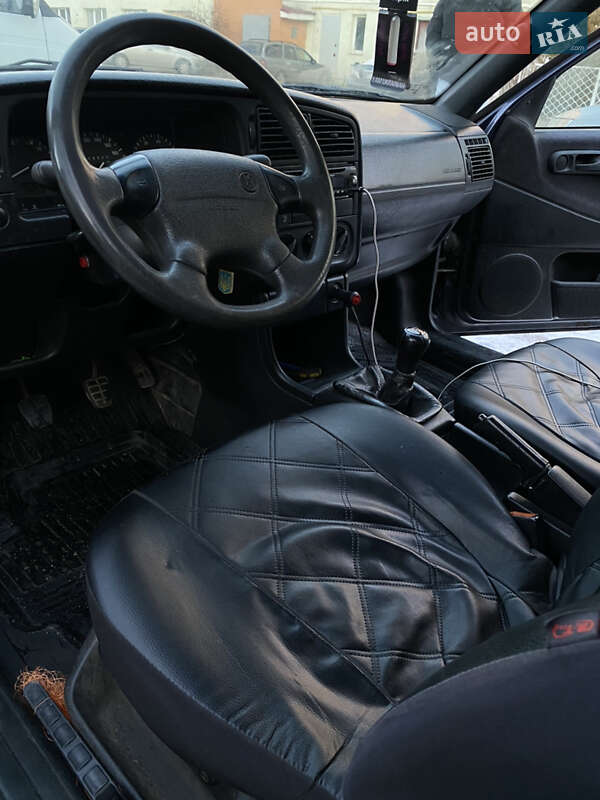 Седан Volkswagen Passat 1994 в Харькове