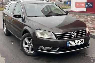 Універсал Volkswagen Passat 2012 в Дніпрі