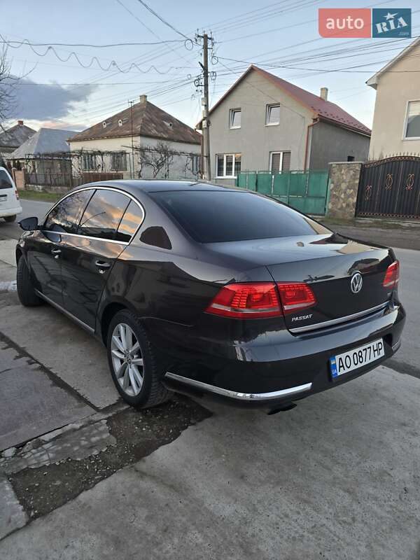 Седан Volkswagen Passat 2011 в Виноградове