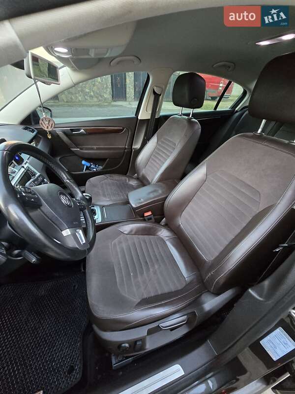 Седан Volkswagen Passat 2011 в Виноградове