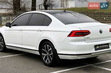 Седан Volkswagen Passat 2018 в Києві