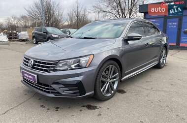 Седан Volkswagen Passat 2016 в Днепре