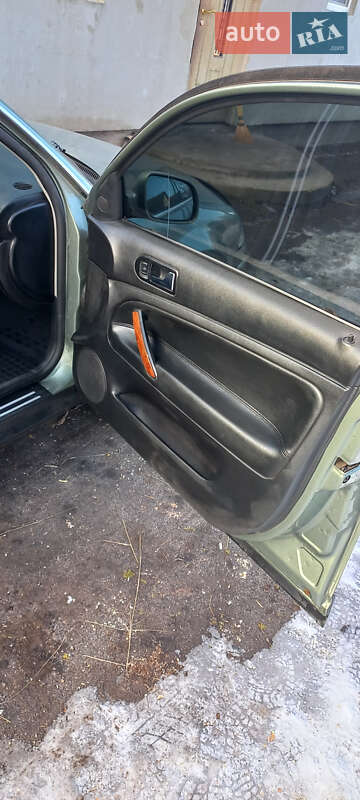 Седан Volkswagen Passat 2002 в Хмельнике