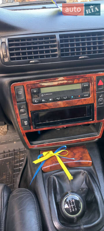 Седан Volkswagen Passat 2002 в Хмельнике