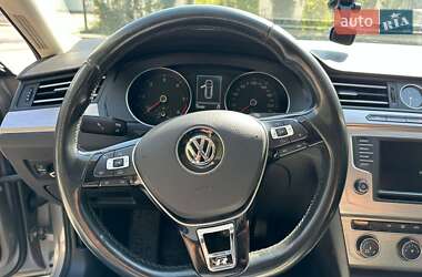 Универсал Volkswagen Passat 2015 в Львове