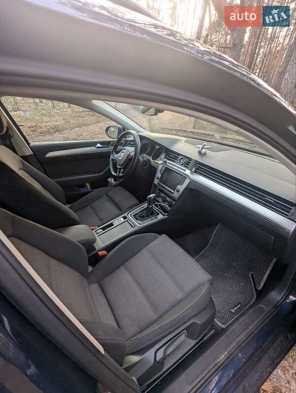 Универсал Volkswagen Passat 2017 в Киеве