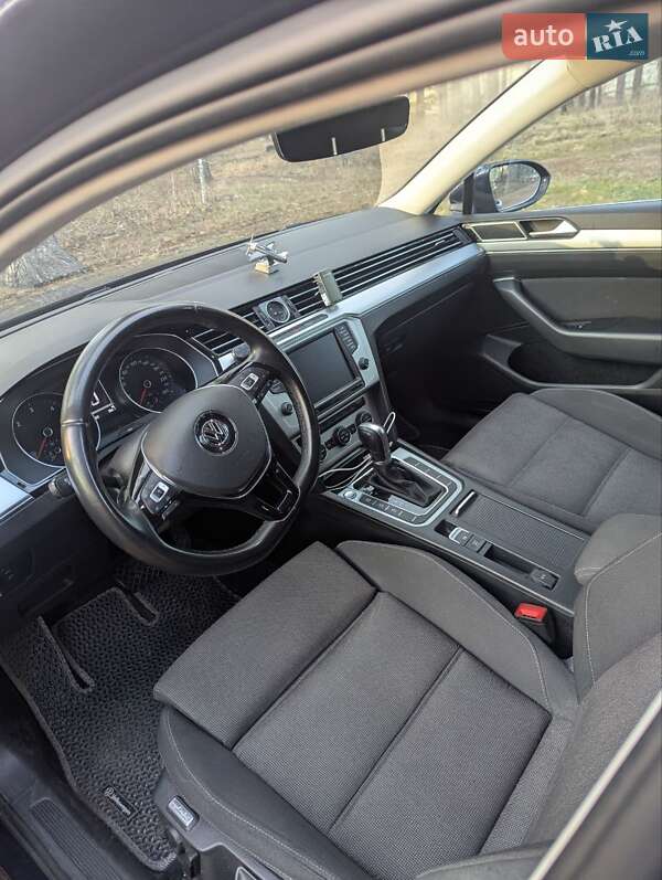 Универсал Volkswagen Passat 2017 в Киеве