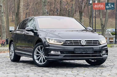 Седан Volkswagen Passat 2018 в Киеве