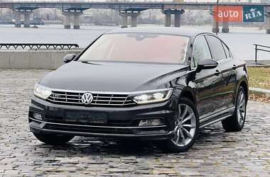 Седан Volkswagen Passat 2018 в Киеве