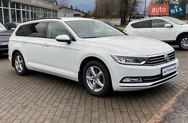 Універсал Volkswagen Passat 2017 в Житомирі