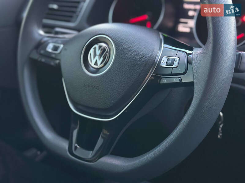 Седан Volkswagen Passat 2016 в Дрогобыче фото 30 Седан Volkswagen Passat 2016 в Дрогобыче