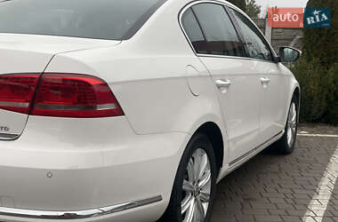 Седан Volkswagen Passat 2013 в Олевську