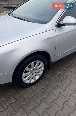 Універсал Volkswagen Passat 2009 в Луцьку