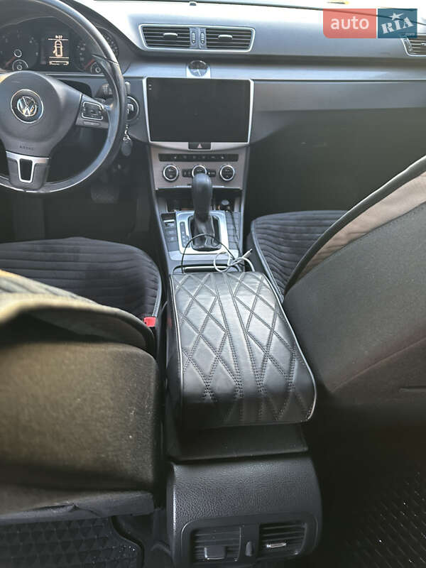 Универсал Volkswagen Passat 2011 в Киеве