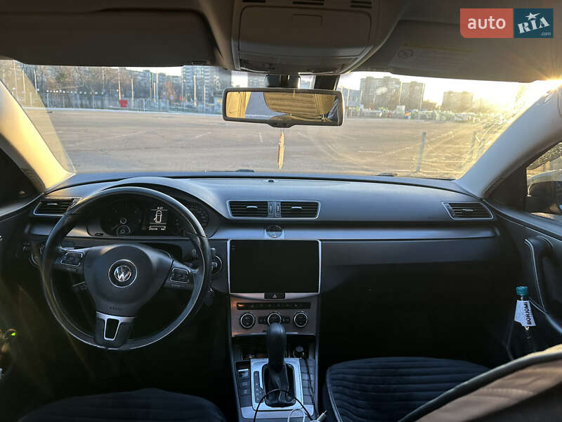 Универсал Volkswagen Passat 2011 в Киеве