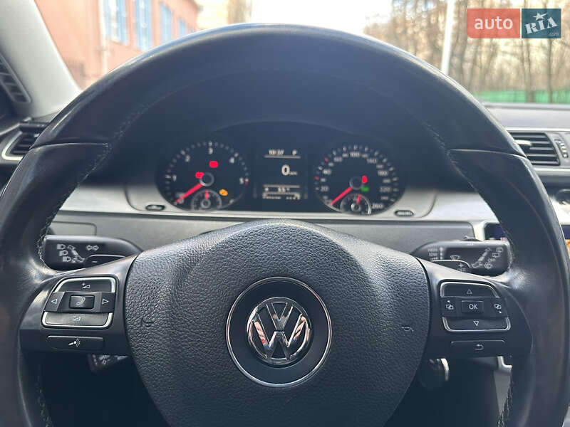 Универсал Volkswagen Passat 2011 в Киеве