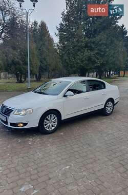 Седан Volkswagen Passat 2009 в Ровно