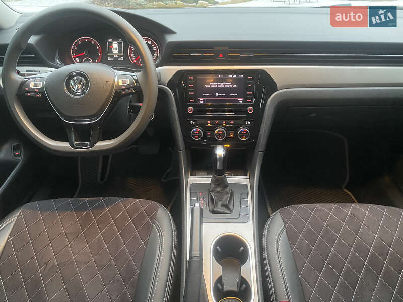 Седан Volkswagen Passat 2020 в Києві