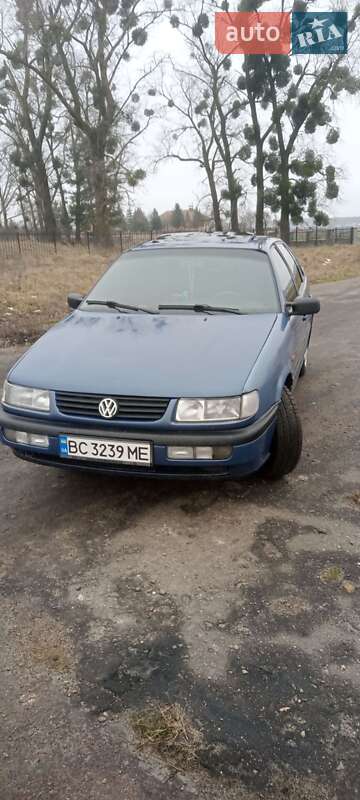 Седан Volkswagen Passat 1995 в Бродах