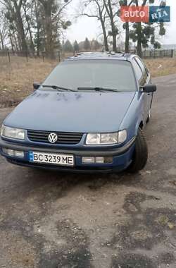 Седан Volkswagen Passat 1995 в Бродах