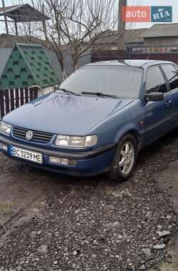 Седан Volkswagen Passat 1995 в Бродах