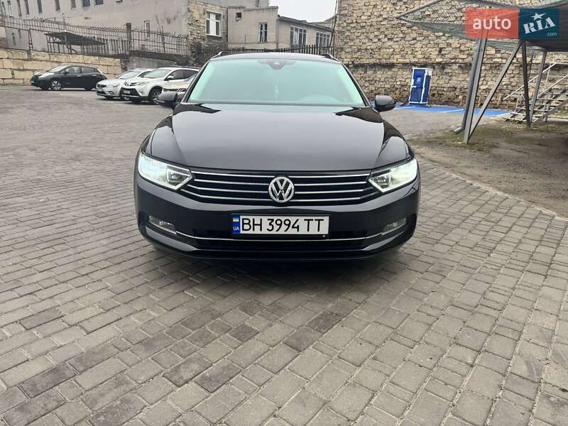 Універсал Volkswagen Passat 2015 в Одесі