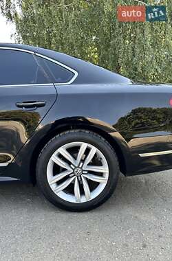 Седан Volkswagen Passat 2015 в Лозовой