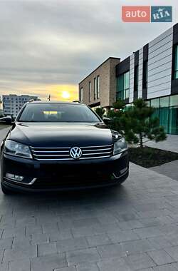 Універсал Volkswagen Passat 2012 в Хмельницькому