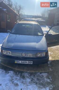 Универсал Volkswagen Passat 1988 в Яворове