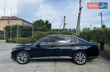 Седан Volkswagen Passat 2016 в Киеве
