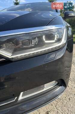 Седан Volkswagen Passat 2016 в Киеве