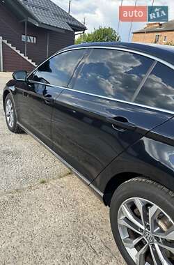 Седан Volkswagen Passat 2016 в Киеве