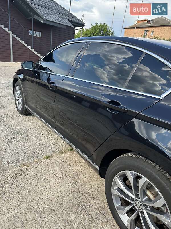 Седан Volkswagen Passat 2016 в Києві