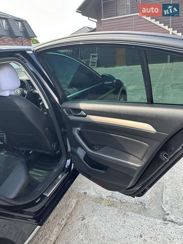 Седан Volkswagen Passat 2016 в Києві