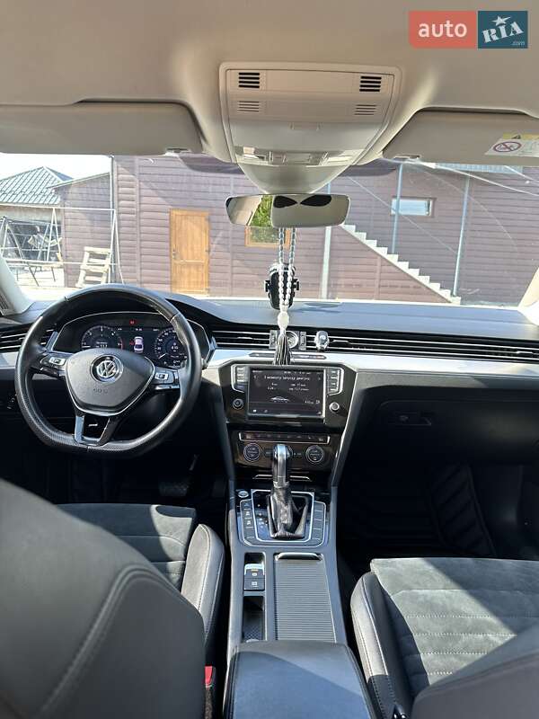 Седан Volkswagen Passat 2016 в Києві