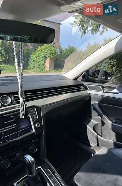 Седан Volkswagen Passat 2016 в Киеве