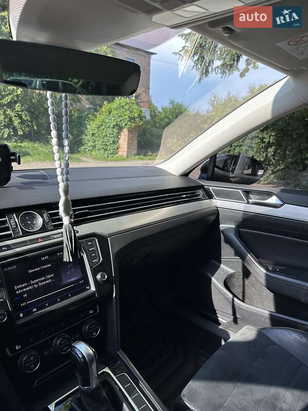 Седан Volkswagen Passat 2016 в Києві