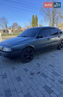 Седан Volkswagen Passat 1989 в Калуші