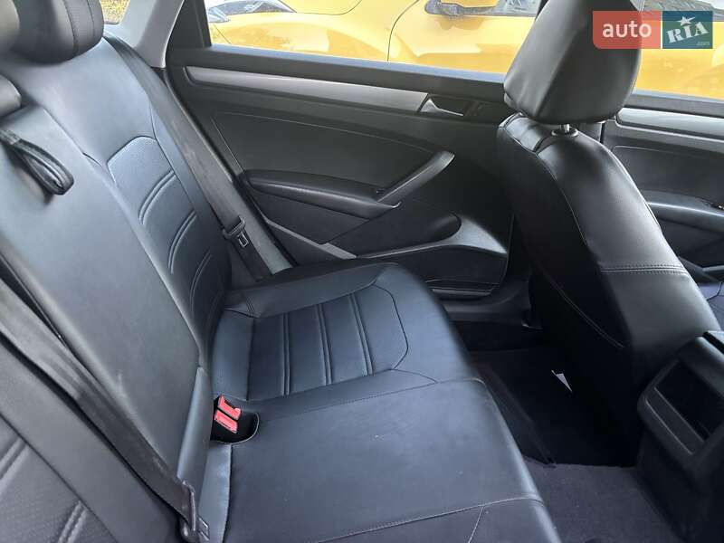 Седан Volkswagen Passat 2011 в Каневе