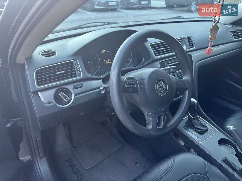 Седан Volkswagen Passat 2011 в Каневе