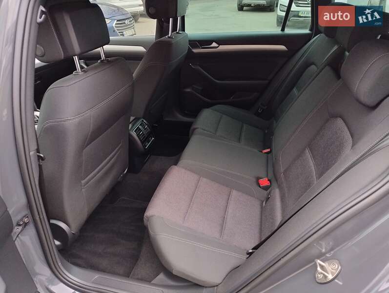 Универсал Volkswagen Passat 2019 в Киеве фото 26 Универсал Volkswagen Passat 2019 в Киеве