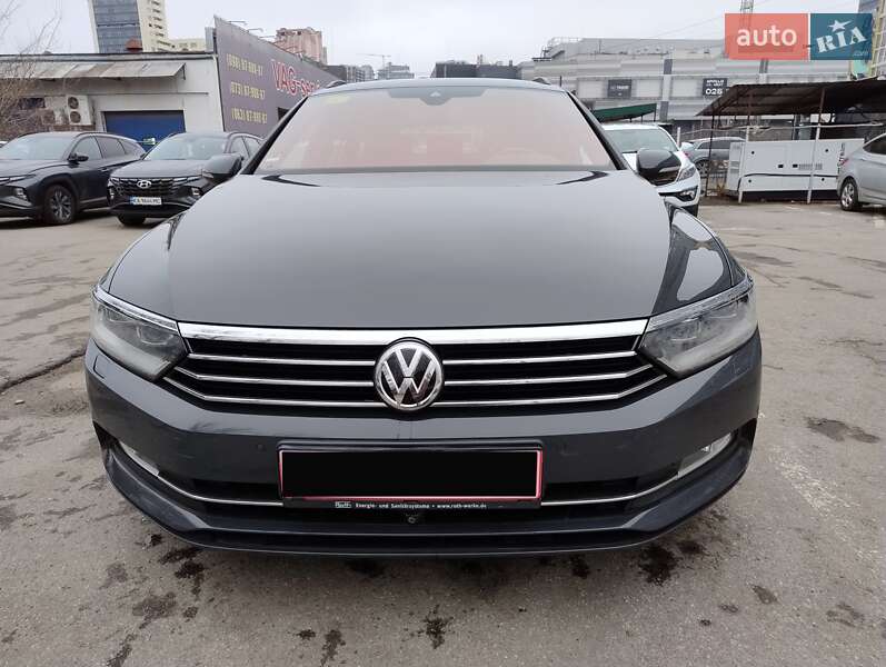 Универсал Volkswagen Passat 2019 в Киеве фото 38 Универсал Volkswagen Passat 2019 в Киеве