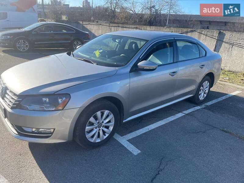 Седан Volkswagen Passat 2012 в Киеве