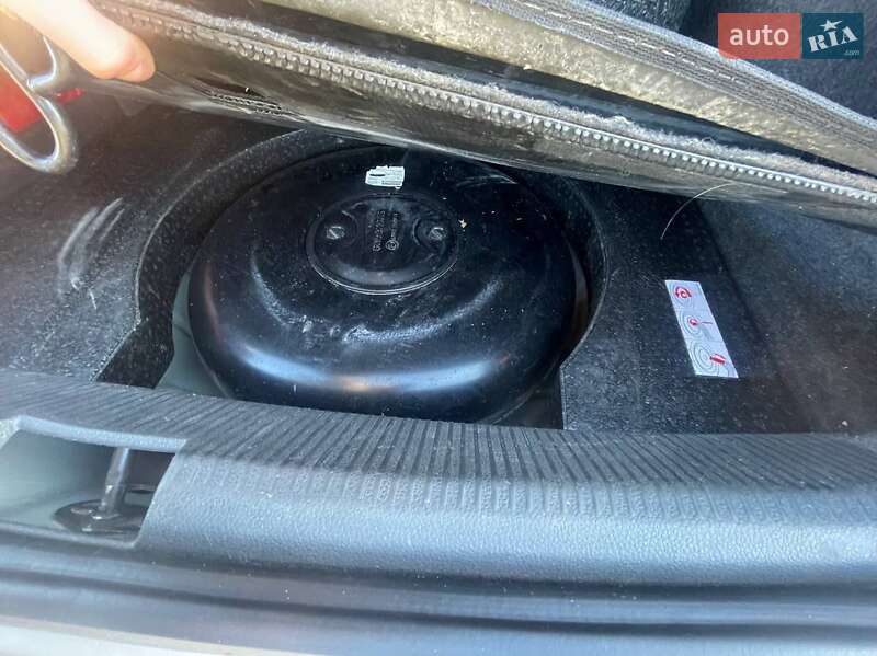 Седан Volkswagen Passat 2012 в Киеве