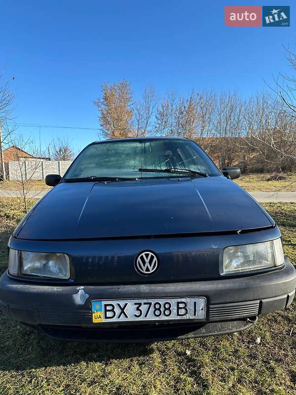 Седан Volkswagen Passat 1988 в Любаре