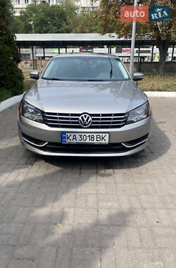 Седан Volkswagen Passat 2012 в Києві