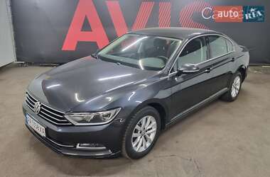 Седан Volkswagen Passat 2018 в Києві